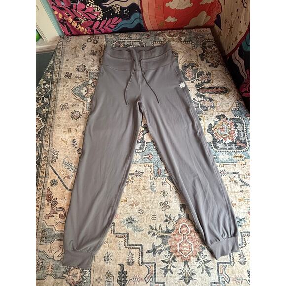 Vuori Daily Jogger Sweatpants Gray Comfy Legging Pants Size Small - Picture 1 of 9